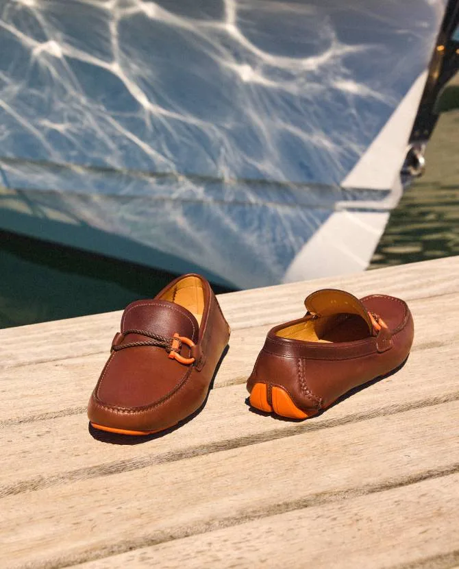 <h3>ESSENTIAL LOAFERS</h3><br>Κομψά και άνετα, τα ανδρικά καλοκαιρινά loafers ολοκληρώνουν κάθε εμφάνιση.<p></p>