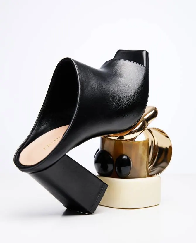 <strong>THE KALOGIROU COLLECTION</strong>Discover the SS25 collection for elegant summer style.