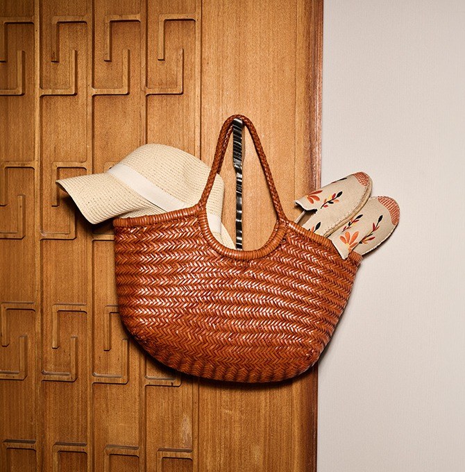 <strong>Summer Carry</strong>Οι tote τσάντες της σεζόν συνδυάζουν refined simplicity με σύγχρονο fashion attitude.​