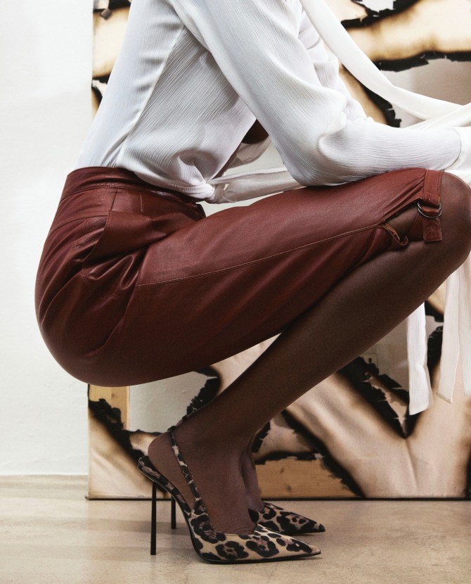 <strong>LE SILLA SS26 COLLECTION</strong>Modern lines, daring attitude. The new season collection stands out with its contemporary yet feminine designs for glamorous looks.