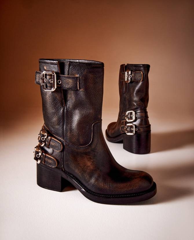 <strong>STYLE TO BOOT</strong>Ground your wardrobe with effortless silhouettes, timeless allure and boundless versatility.