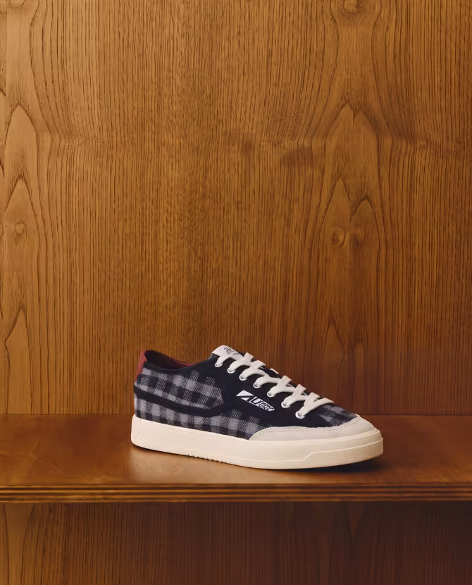 <strong>THE SNEAKER EDIT</strong>Off-duty icons with an elevated edge.