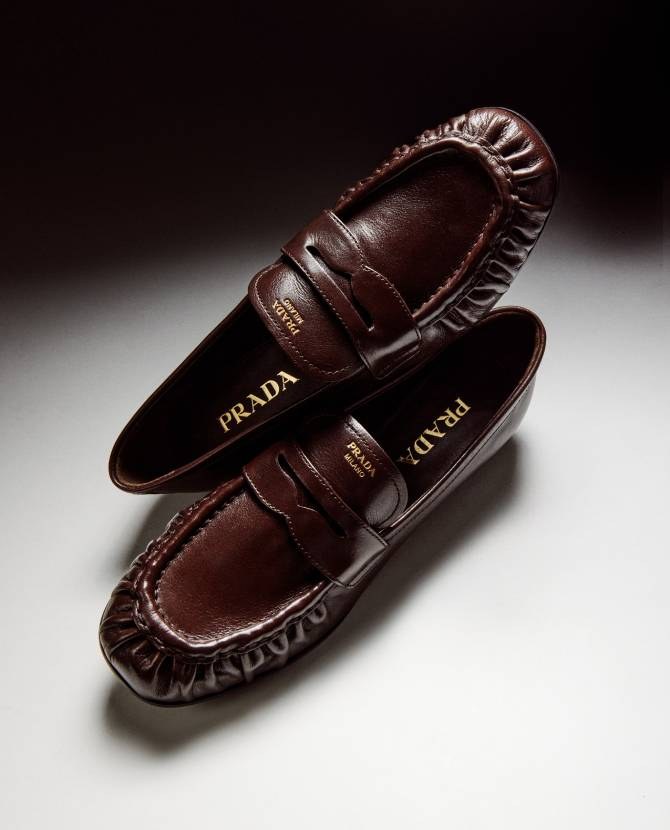 <strong>LUXE LOAFERS</strong>Make a statement with the It style of the season that define modern elegance.