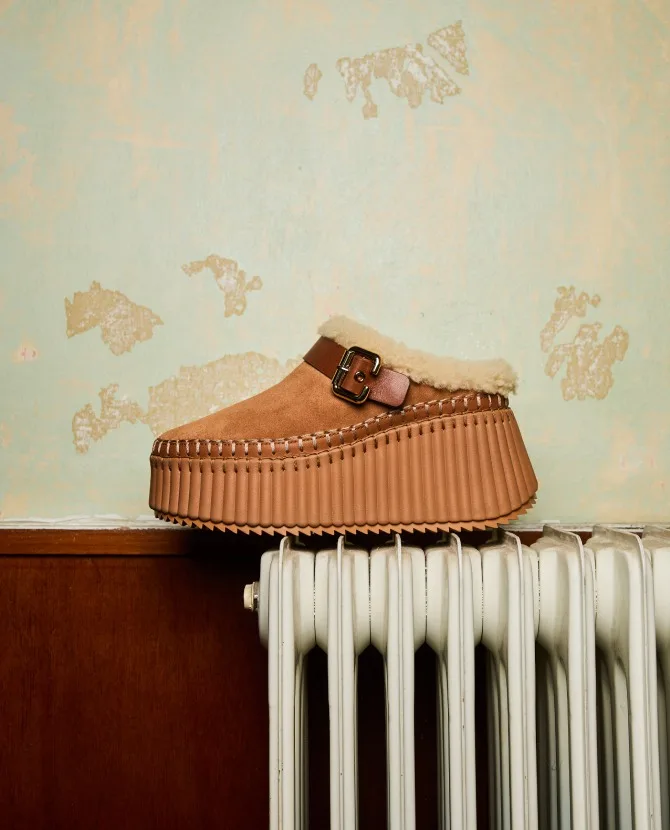 <strong>STAY WARM</strong>Cozy styles for chic in cold weather looks.