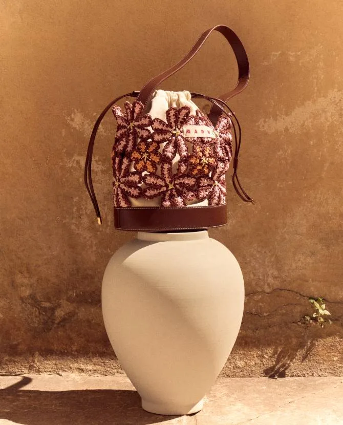 <strong>MARNI SS26 COLLECTION</strong>Summer in motion and pieces with sophisticated lightness.