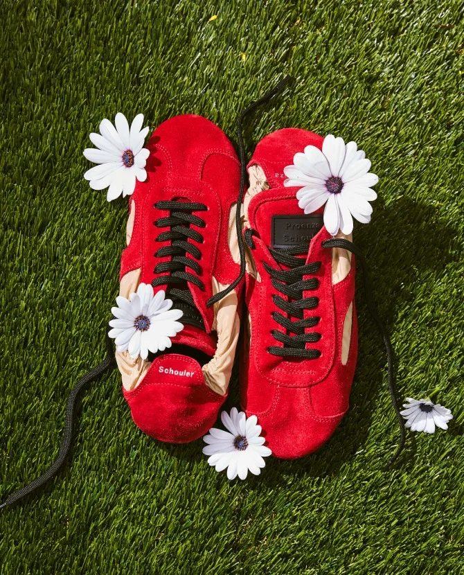 <strong>SPRING SNEAKERS</strong>The must-have sneakers of the season specially curated for you.