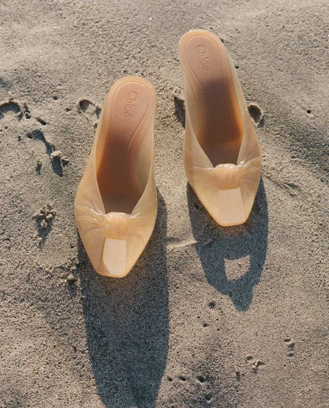 <strong>JELLY SEASON</strong>Discover a juicy new take on the classic jelly shoes.
