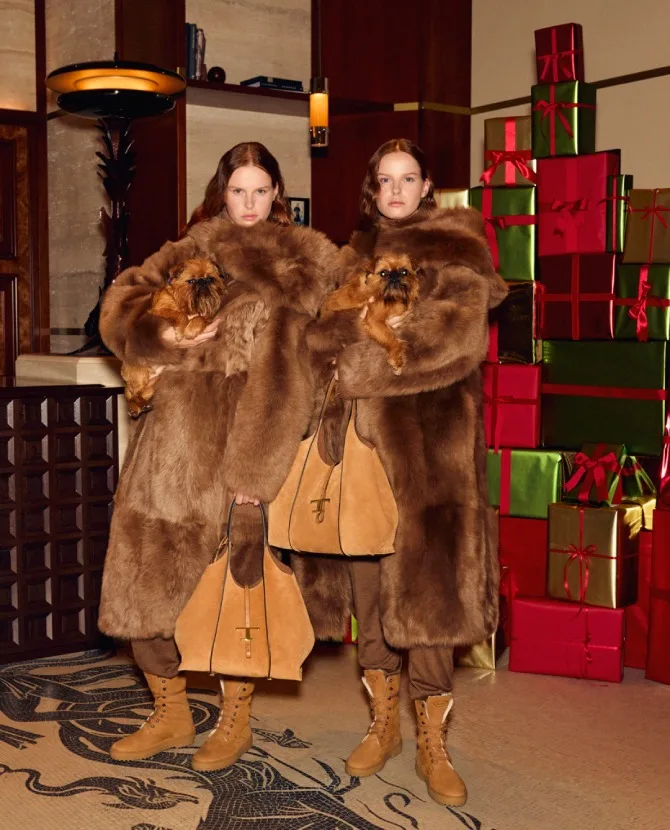 <strong>HOLIDAY IN TOD’S</strong>Charming holiday style for cozy looks.