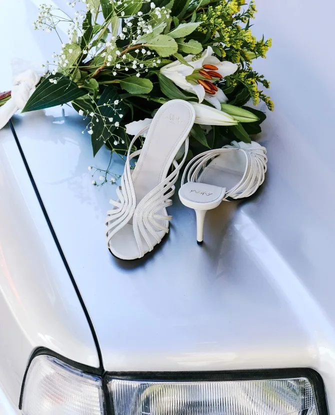 <strong>SUMMER WEDDING SEASON</strong>From weddings to bridal receptions, discover statement pieces for every invitation.