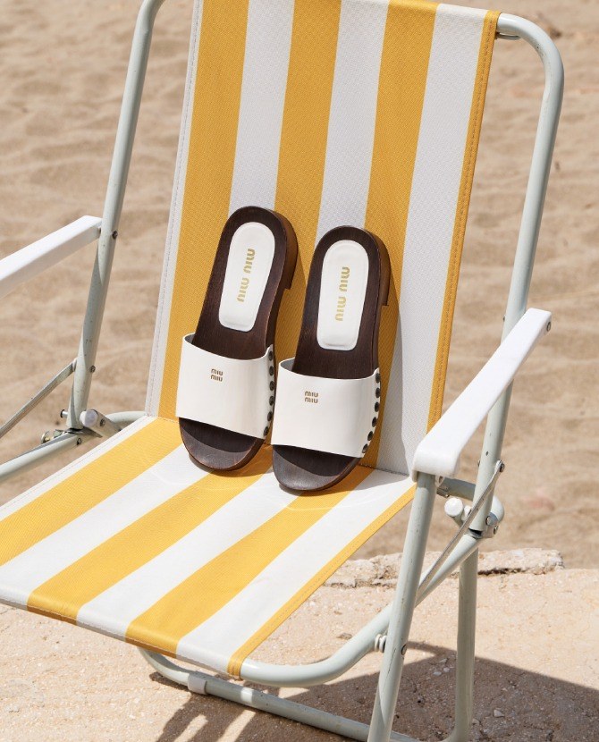 <strong>THE WHITE EDIT</strong>Fresh, effortless and endlessly elegant. A summer wardrobe in its purest form.