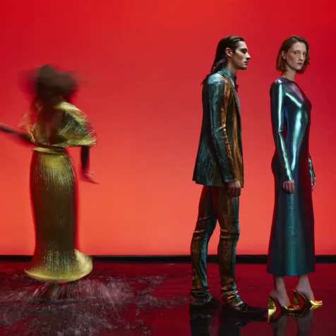 <strong> ELEMENTS FW23</strong>Sharp steps, decisive, in all weathers. The campaign that traces the harmonic accord between nature, art and human form through dance and movement.